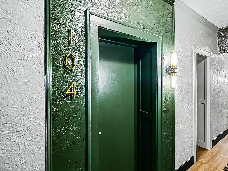 2373 Euclid Heights Blvd #4 — Photo 6