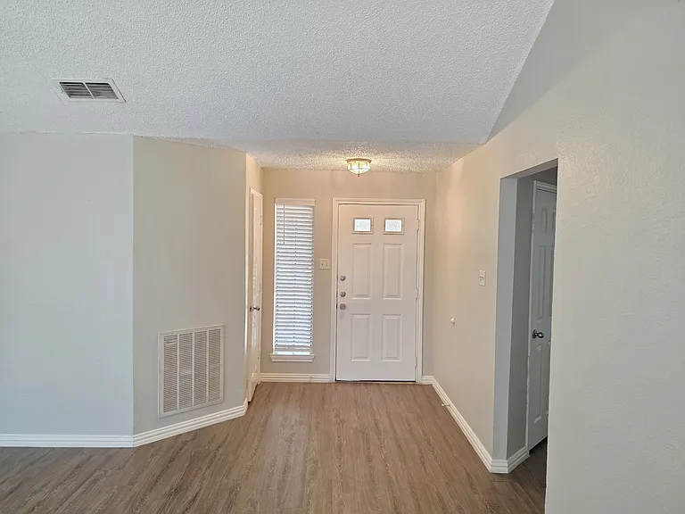4735 Hollow Tree Dr — Photo 3