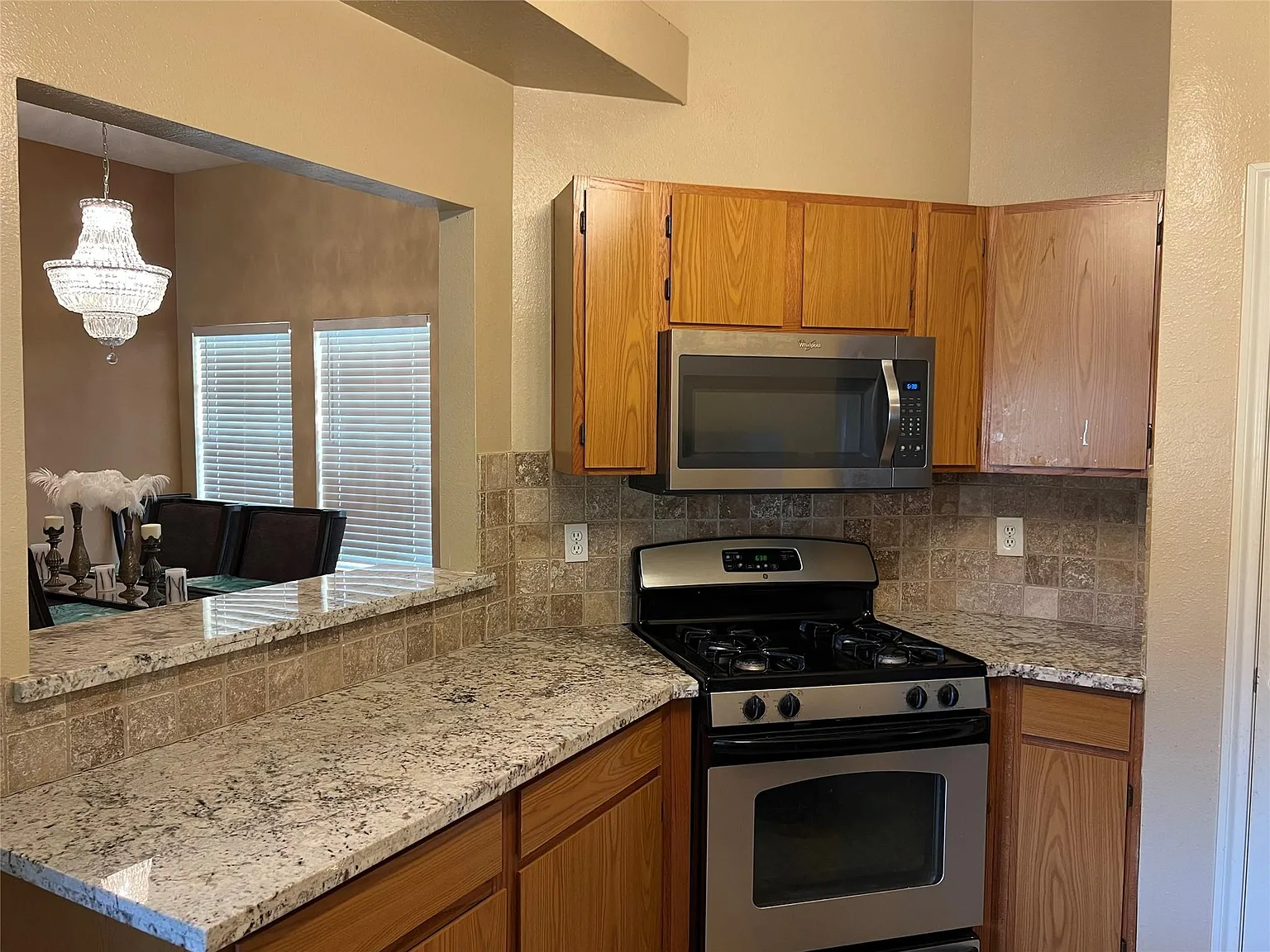 3 bed, 2.0 bath, 1704 sqft, $3,000 — Photo 4
