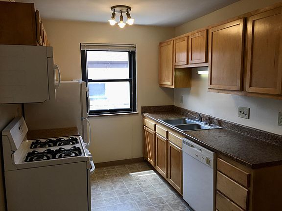 4th image of 4657 N High St