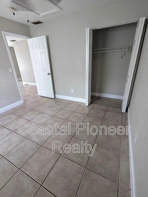 3 bed, 2.0 bath, 1036 sqft, $1,860 — Photo 4