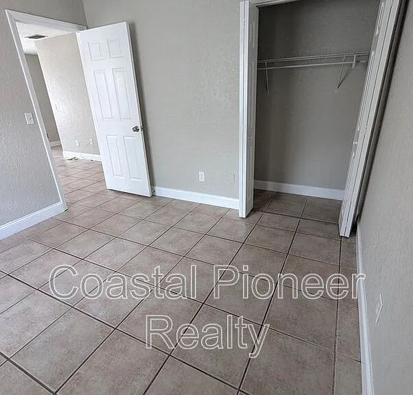 5828 3rd St E — Photo 4