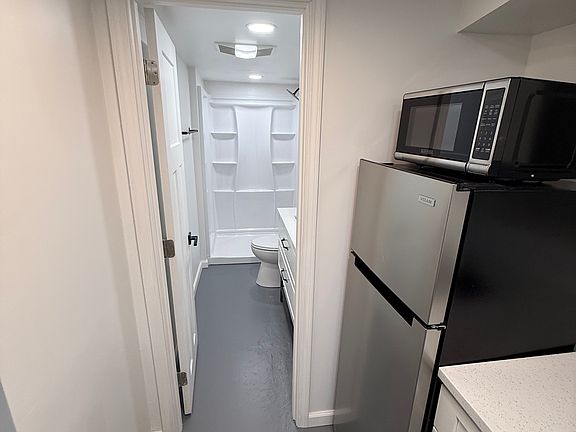4th image of 7512 Kenilworth Ave #3