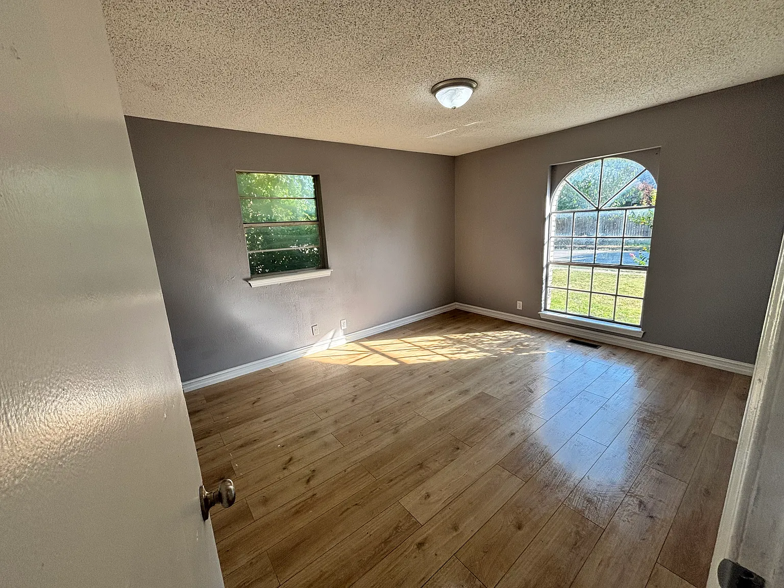3 bed, 1.5 bath, 1285 sqft, $1,500 — Photo 4