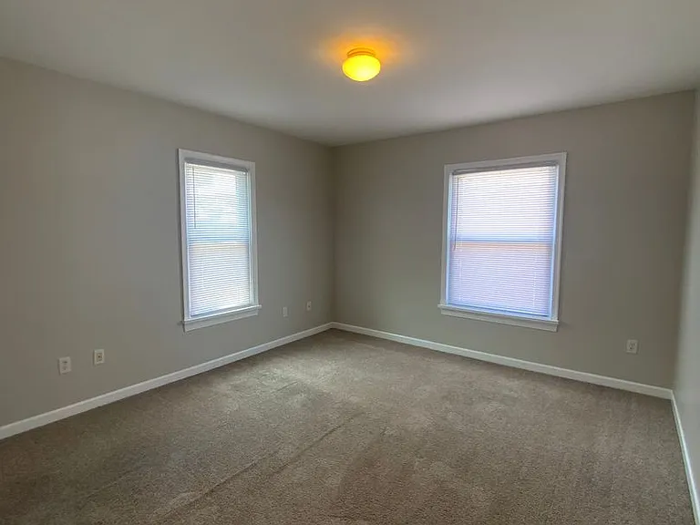 211 N State St — Photo 15