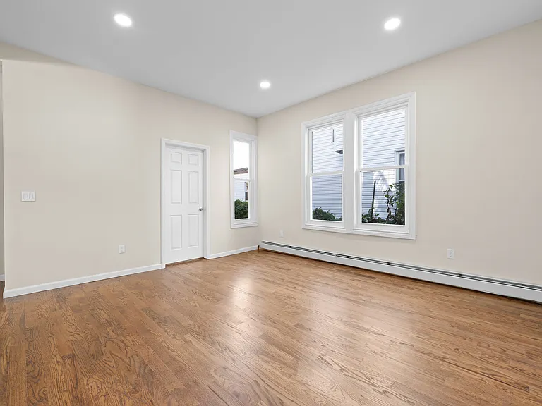 460 S 6th Ave #1 — Photo 9