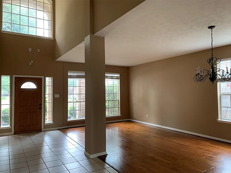 20703 Riviere Ln — Photo 3