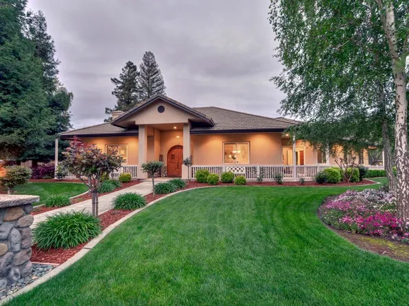 4900 Saint Augustine Dr, Elk Grove, CA 95758