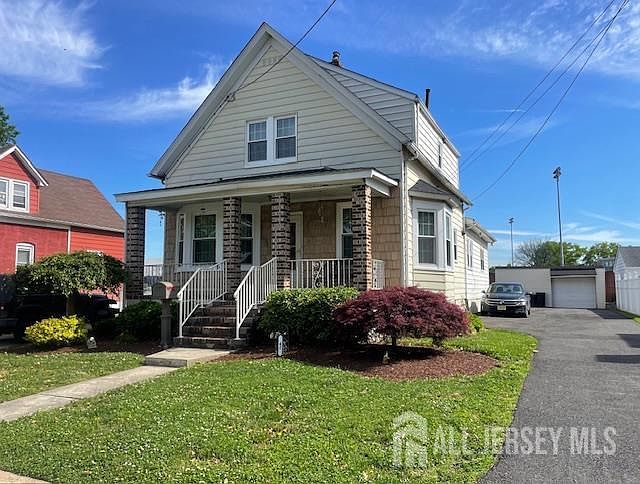1st image of 42 Louis St