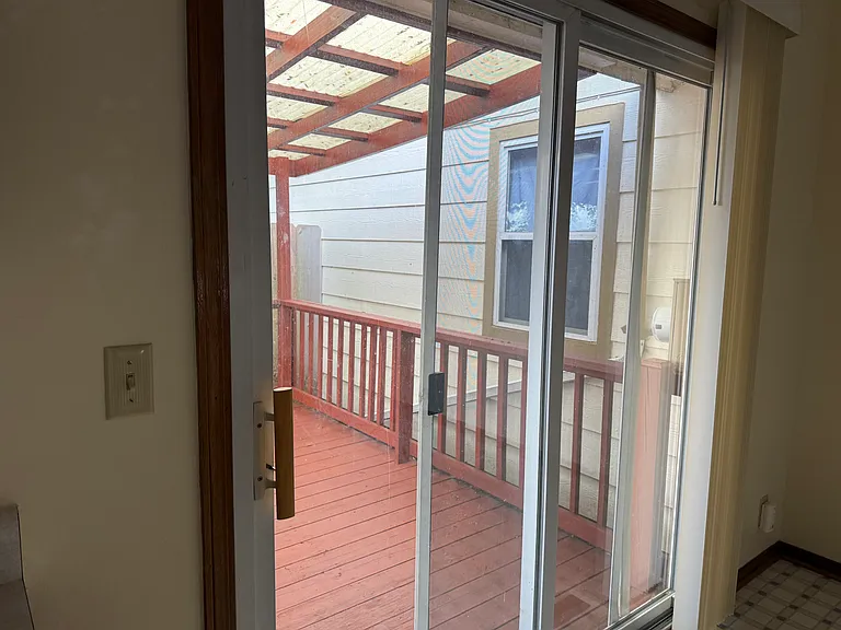 212 S Lark Ln — Photo 10