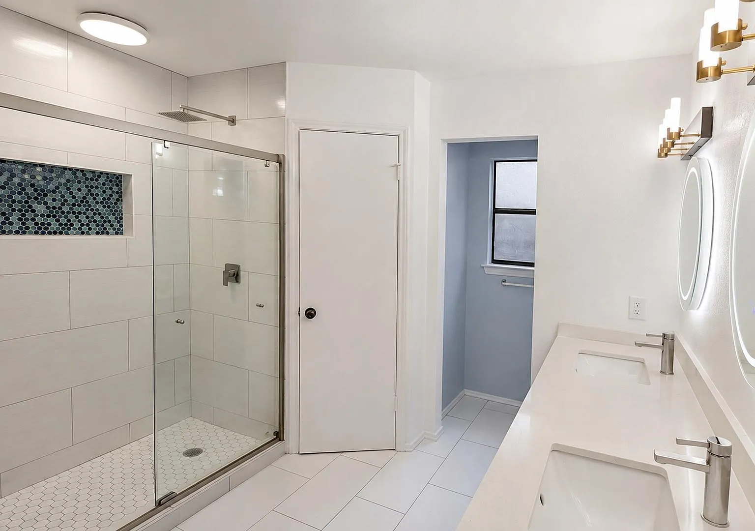 3 bed, 3.0 bath, 2016 sqft, $1,252 — Photo 3