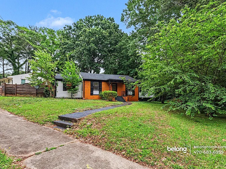 1790 Brewer Blvd SW — Photo 2