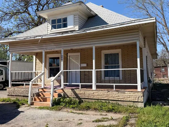 2042 E 9th St N, Wichita, KS 67214