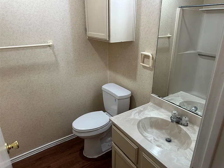 16303 Edgemere Dr — Photo 12