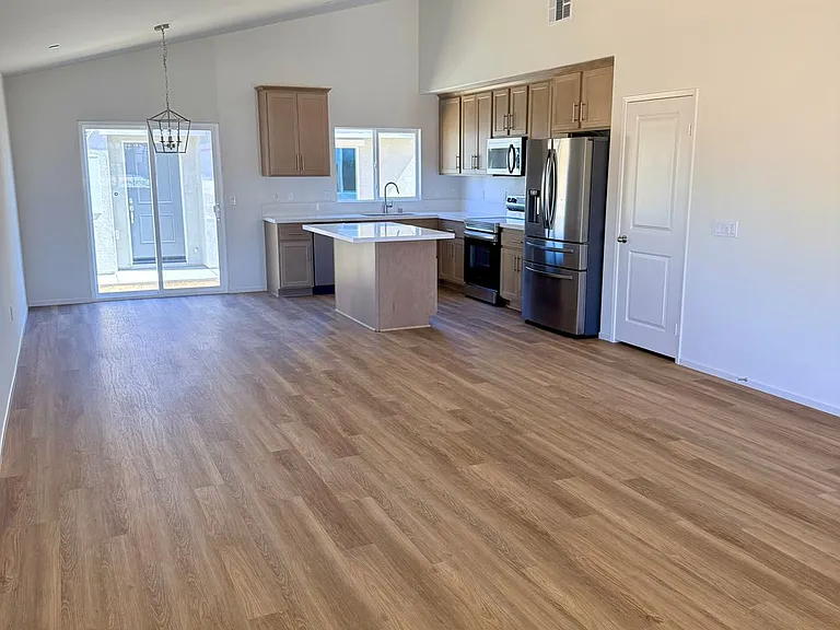 11702 Sebastian Rd — Photo 6