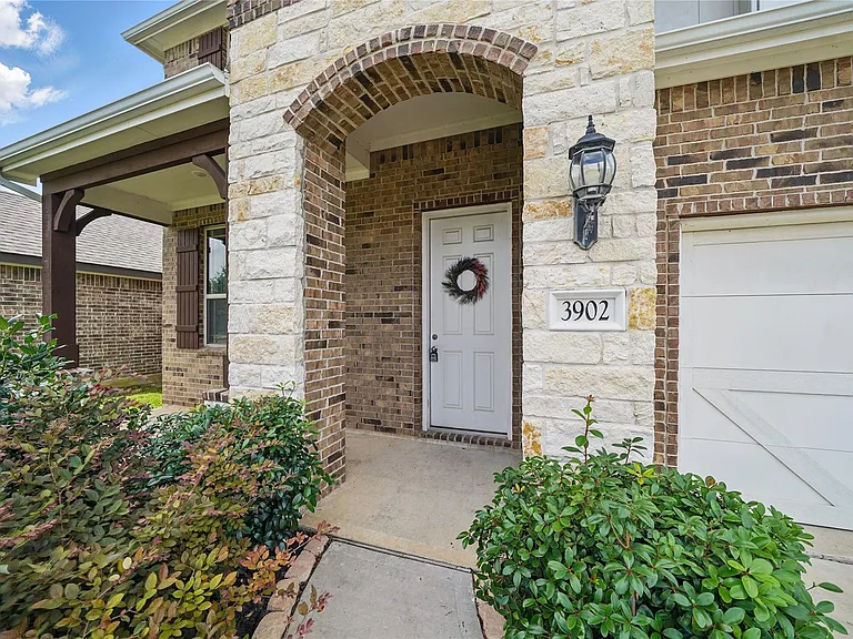 3902 Palmer Meadow Ct — Photo 3