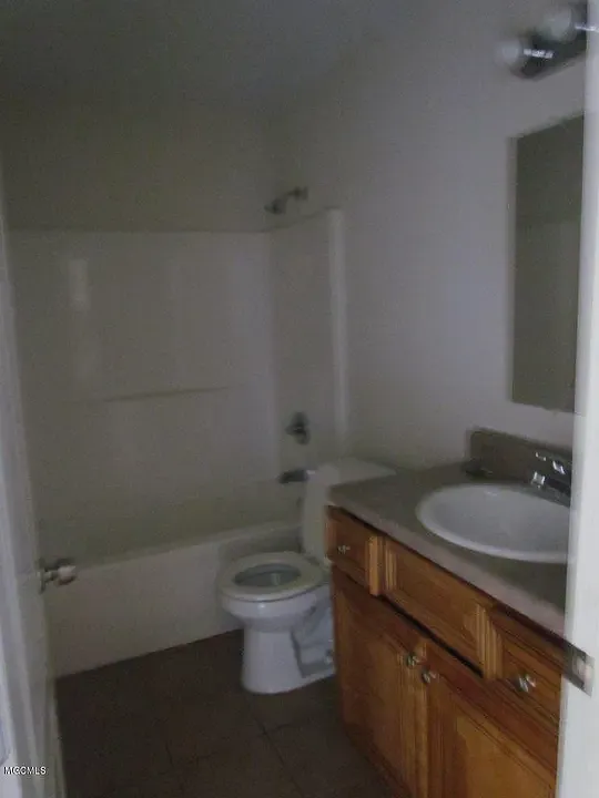 3 bed, 2348 sqft, $1,600 — Photo 2
