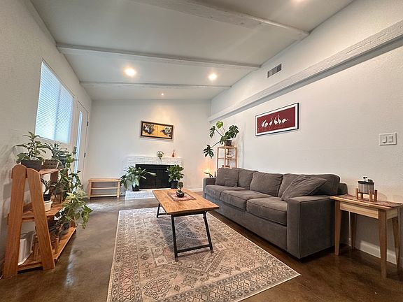 3rd image of 1706-A-B Royal Hill Dr