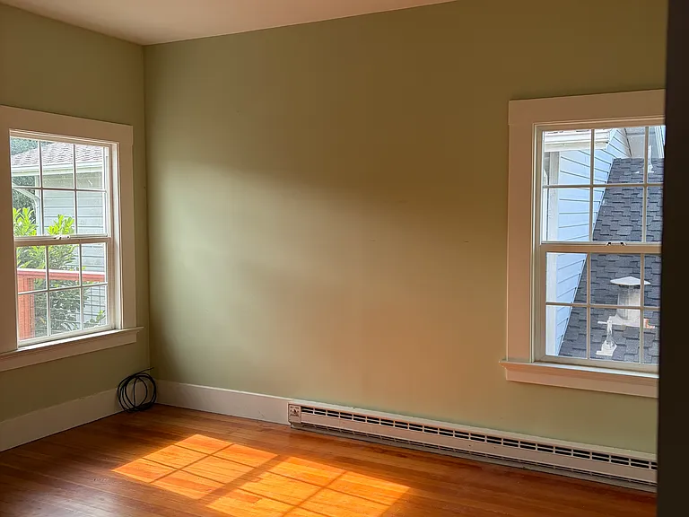 2323 Grant St — Photo 8