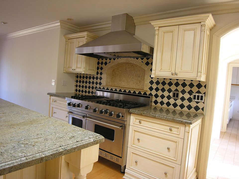 Wolf Range, Granite counters