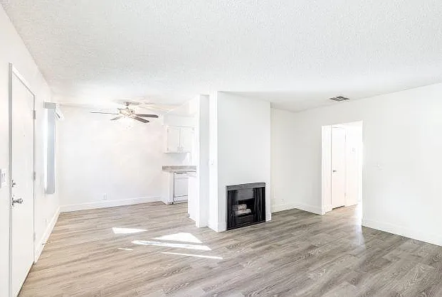 Parkwood Apartments — Photo 48