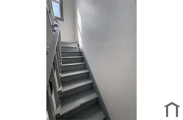 Building Photo - 942 Franklin St #2