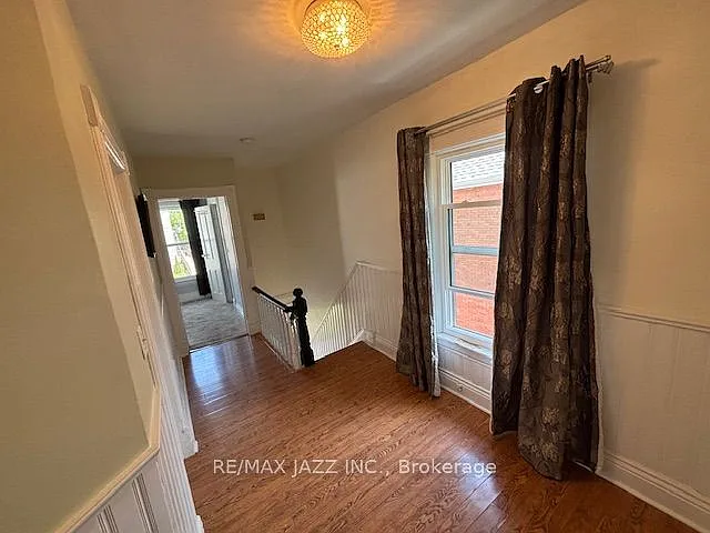 177 Athol St E — Photo 20