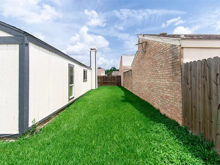 6423 Coachwood Dr — Photo 38