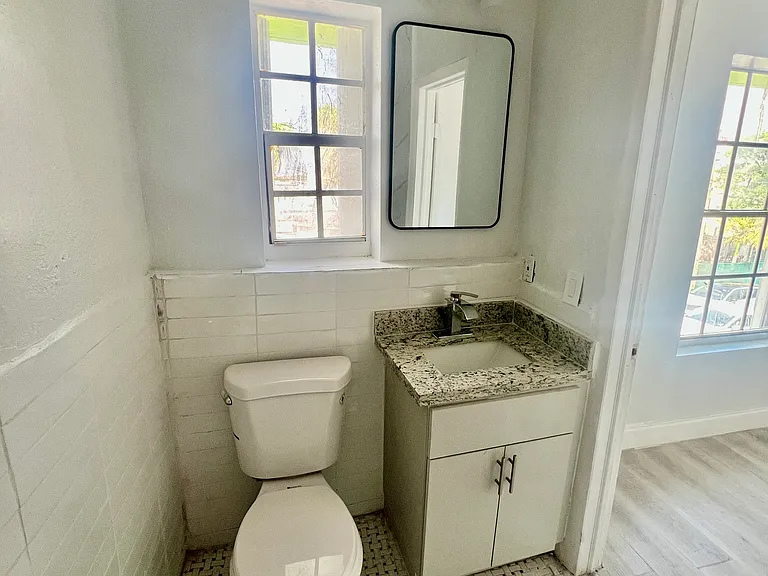 1648 NW 35th St — Photo 7