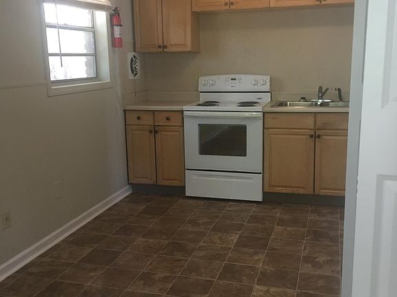 3rd image of 657 Inglewood Dr SE