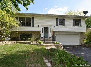 545 Maywood Ln, Lisle, IL