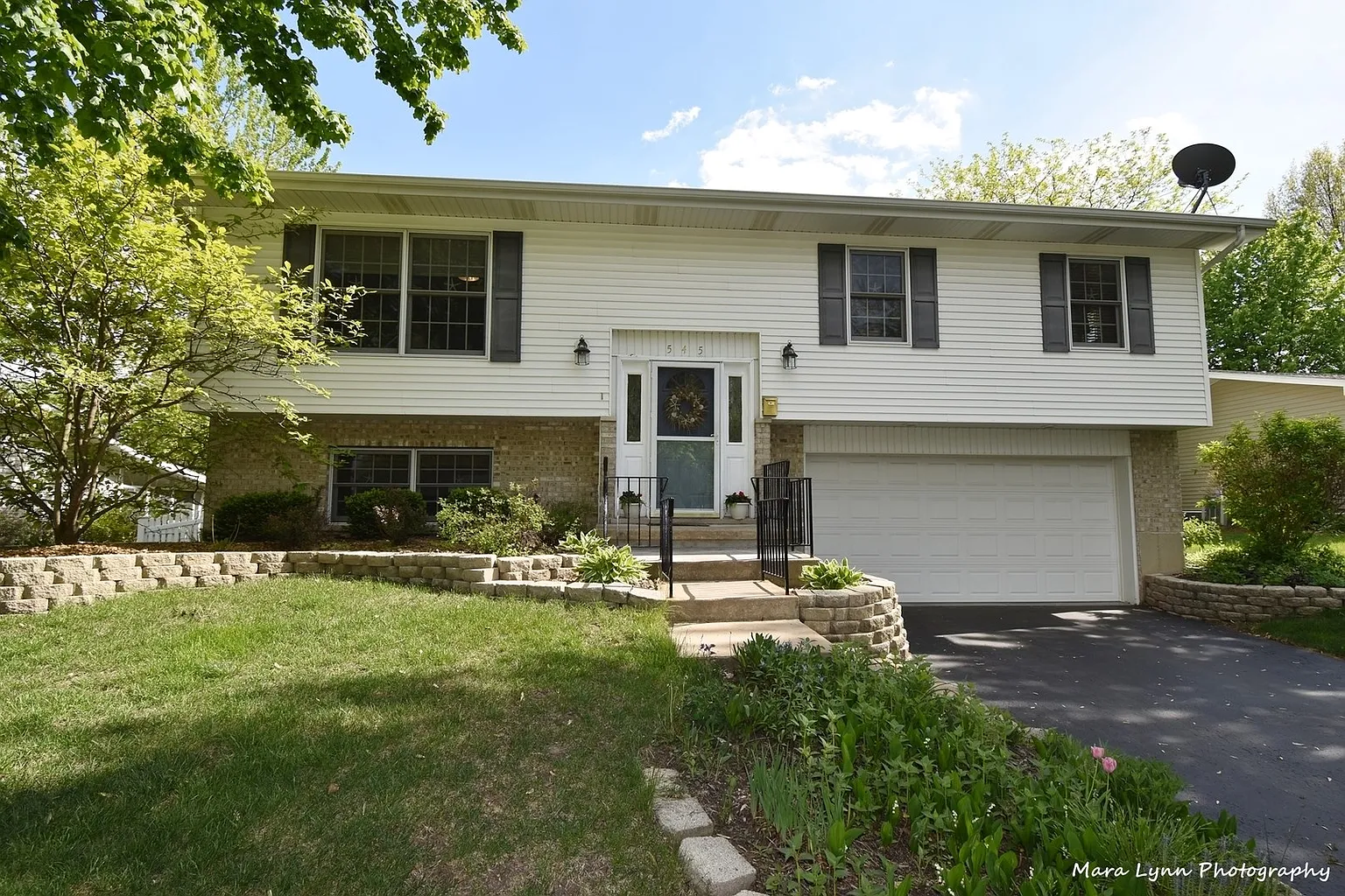 545 Maywood Ln photo 1