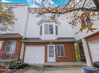 32 Amanda Ct, Staten Island, NY 10312