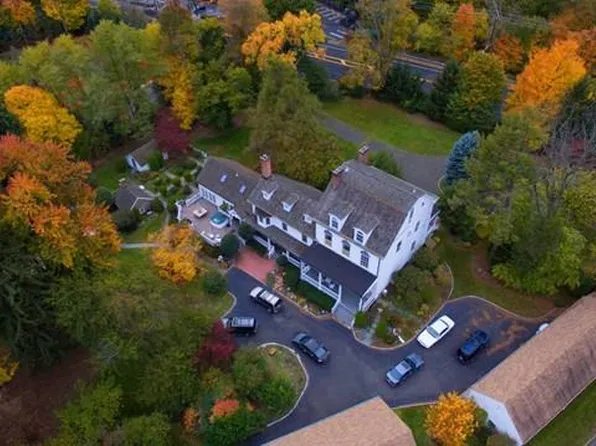 218 Paramus Rd, Paramus, NJ 07652