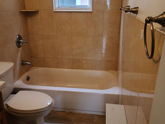 3rd image of 4415 Atlantic Ave APT 2