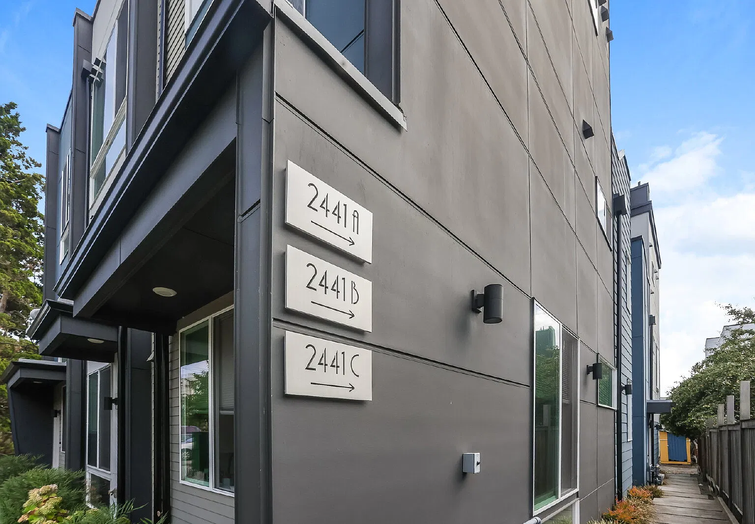 2 bed, 2.0 bath, 1080 sqft, $3,445 — Photo 2