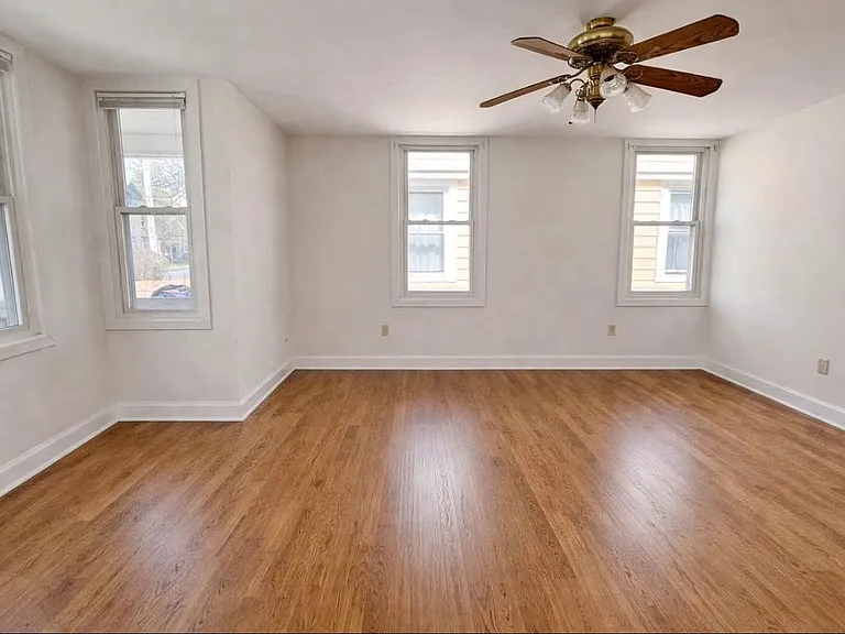 46 Elmendorf St — Photo 4