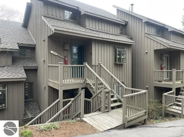 13 Hawks NE, Glen Arbor, MI 49636