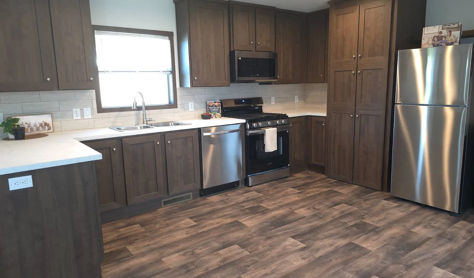 3 bed, 2.0 bath, 1140 sqft, $1,675 — Photo 4