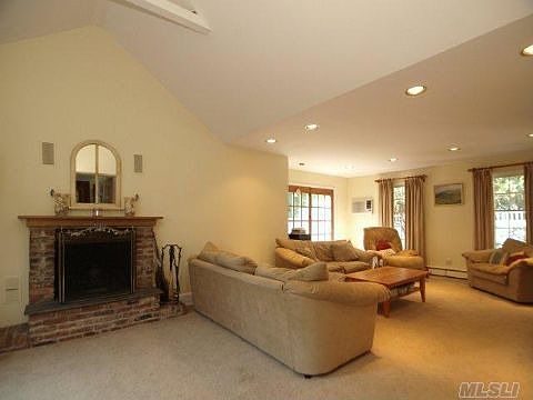 1st image of 28 Aberdeen Dr