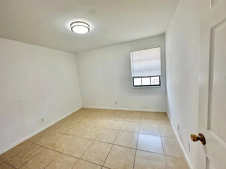 3170 Leewood Ter #L210 — Photo 8