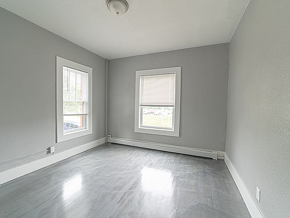 3rd image of 718 15th St APT 5