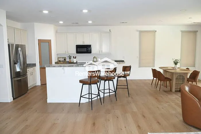 10413 W Roanoke Ave — Photo 5