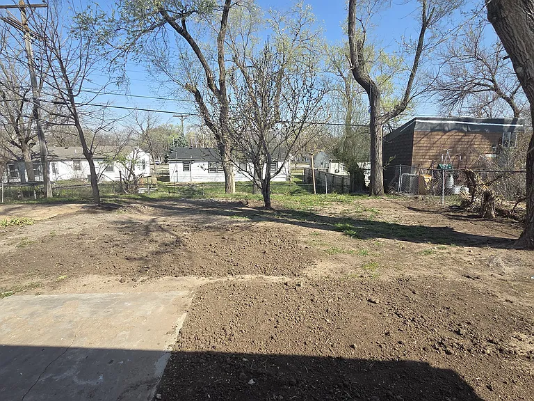1200 E Beaumont St — Photo 23