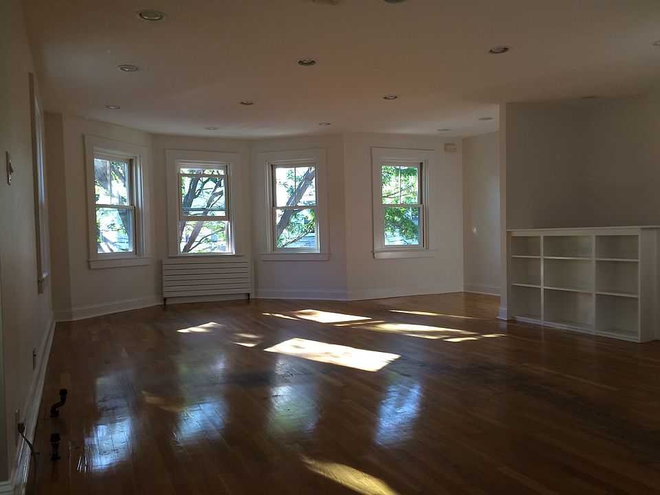 2nd image of 136 Columbia St #2