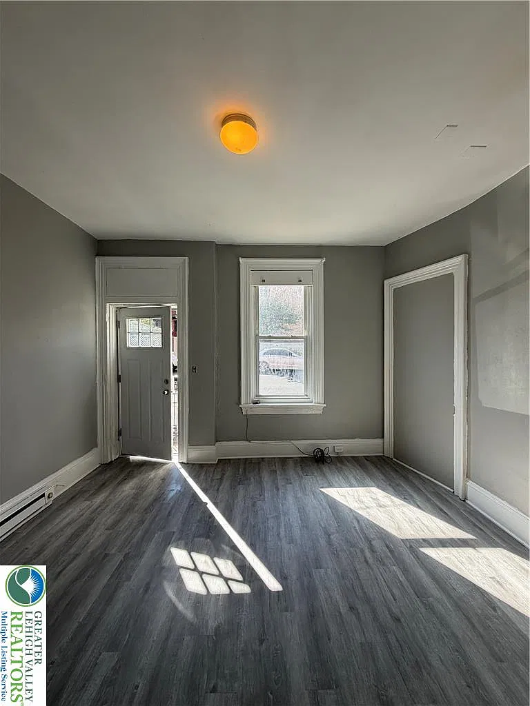 1 bed, 1.0 bath, 1100 sqft, $1,495 — Photo 2