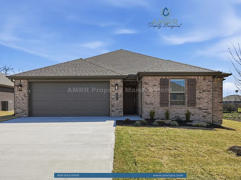 402 Cattleman Ln — Photo 1