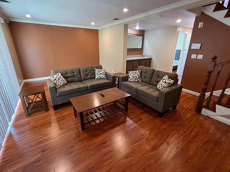 1102 Oakhorne Dr — Photo 12