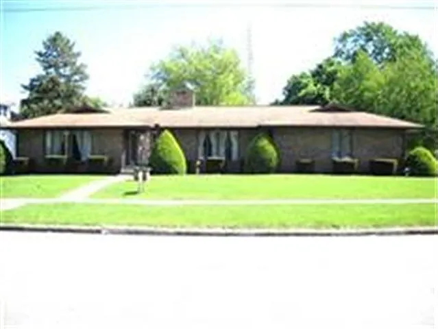 233 W 5th St photo 1