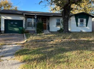 1104 E Omega St, Henrietta, TX 76365